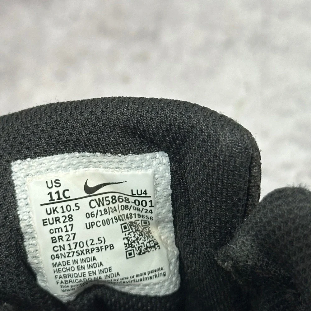 Nike Court Borough Mid 2 Kids 11C Black Sneakers CW5868-001 Mid Top Hook Loop